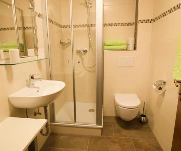 Gfoeller アパート フラッハウ